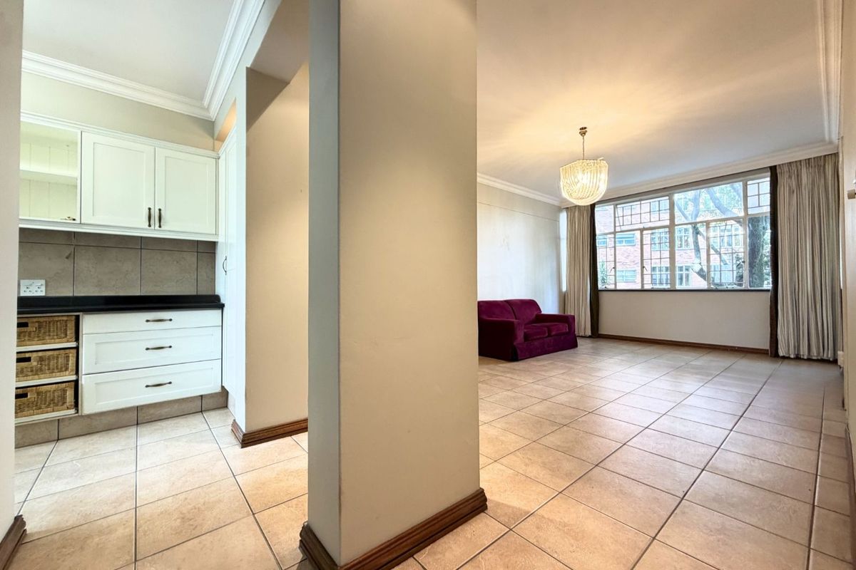 House For Sale in Killarney - Photo 2