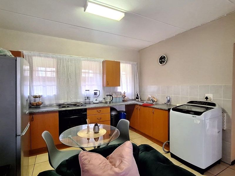 Apartment For Sale in Laser Park - Photo 3