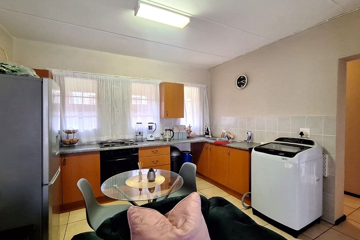 Apartment For Sale in Laser Park - Photo 3