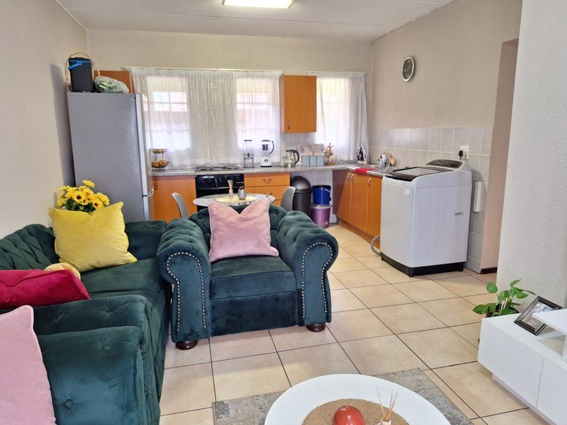 Apartment For Sale in Laser Park - Photo 5