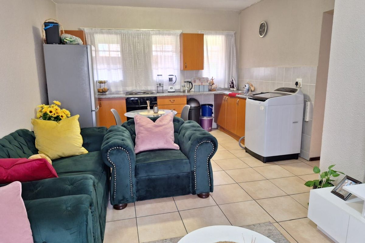 Apartment For Sale in Laser Park - Photo 5