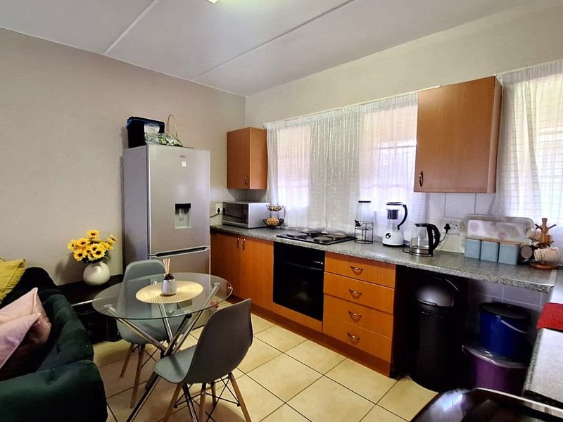 Apartment For Sale in Laser Park - Photo 4