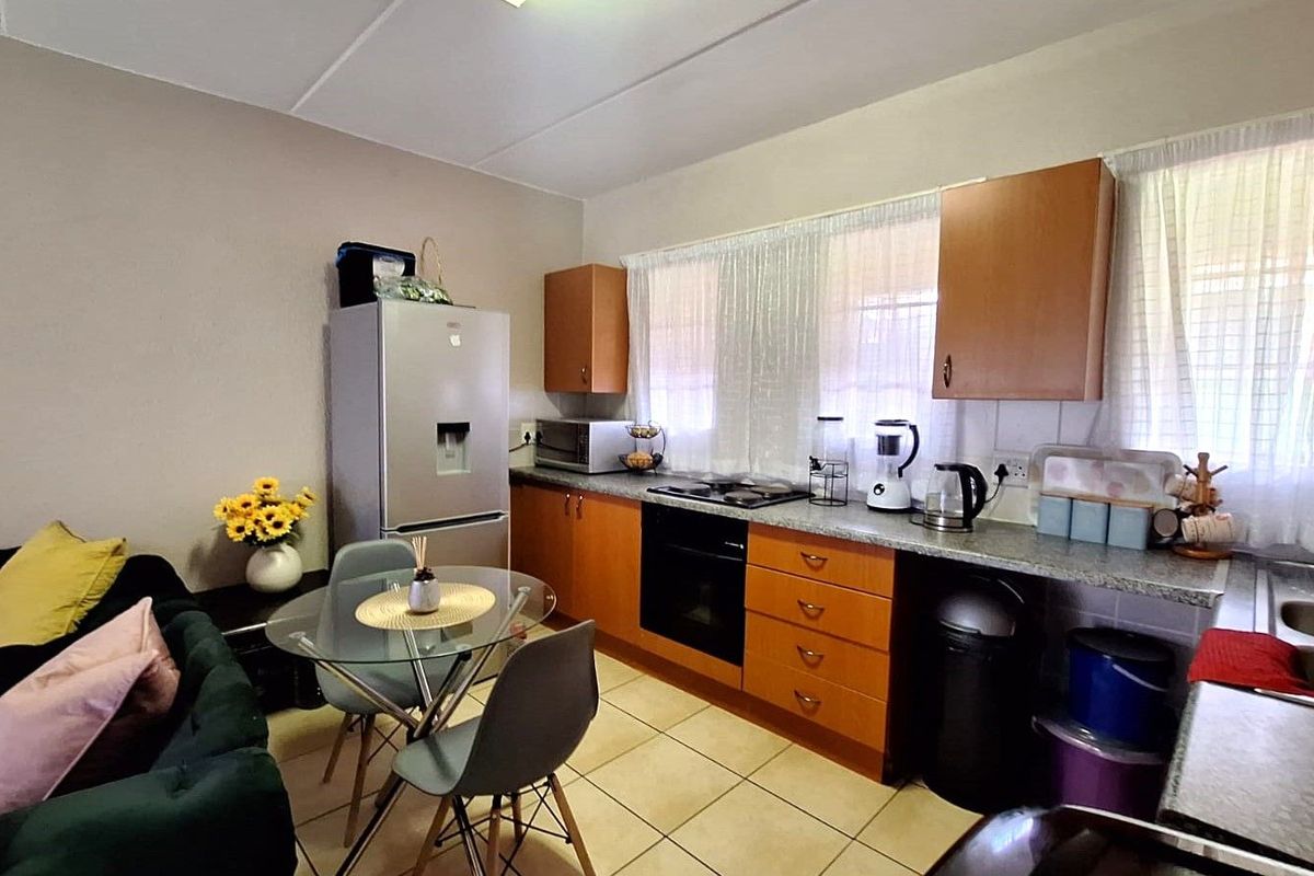 Apartment For Sale in Laser Park - Photo 4