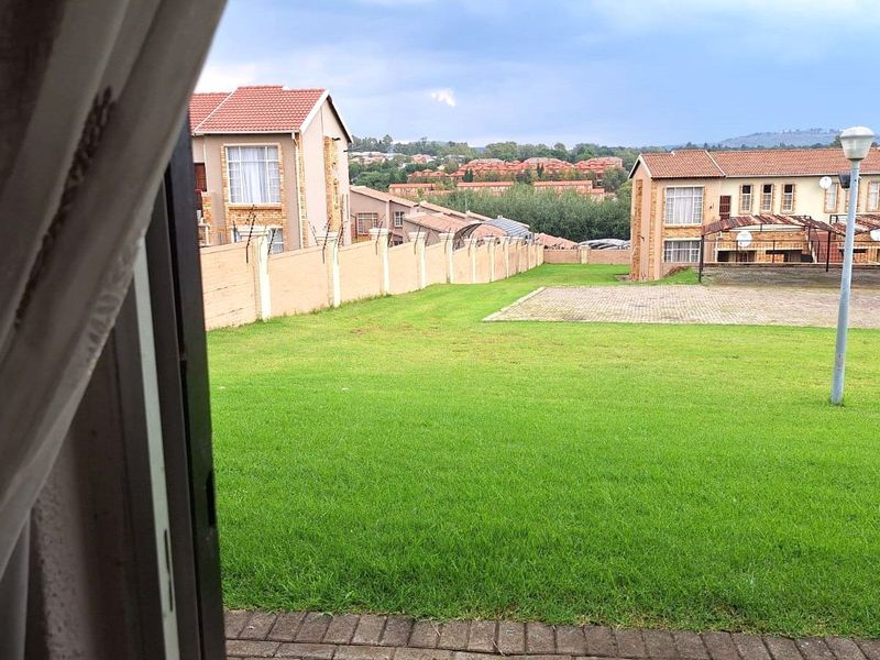 Apartment For Sale in Laser Park - Photo 2