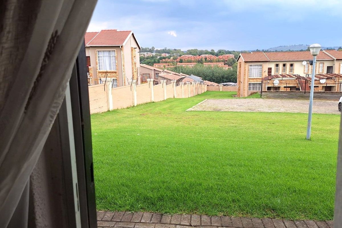 Apartment For Sale in Laser Park - Photo 2