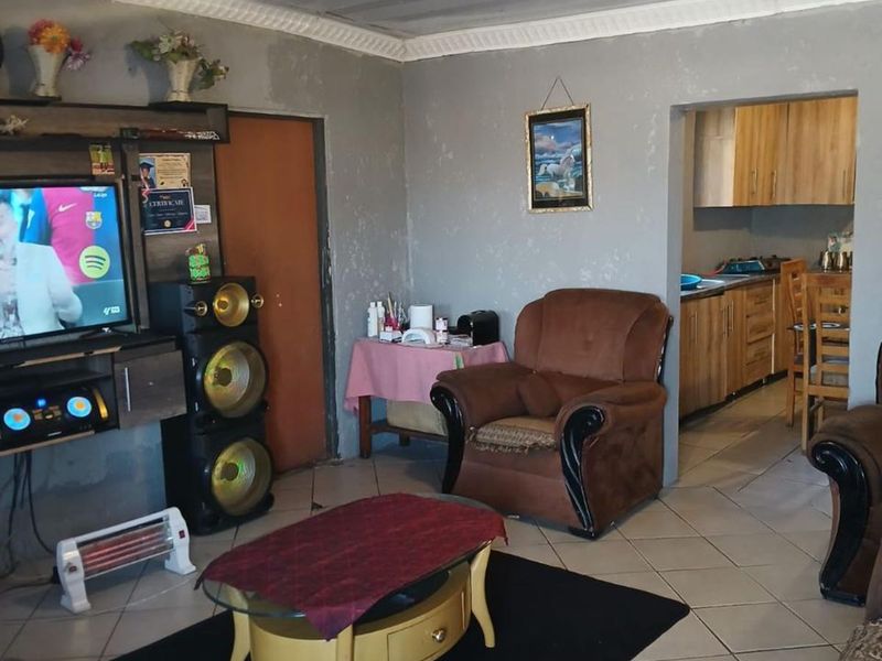House For Sale in Hammanskraal Central - Photo 5