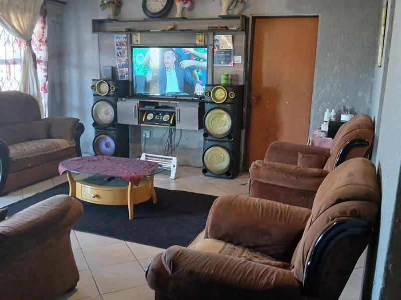 House For Sale in Hammanskraal Central - Photo 6
