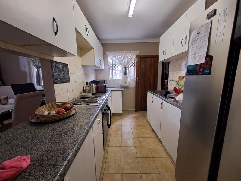 House For Sale in Faerie Glen - Photo 7