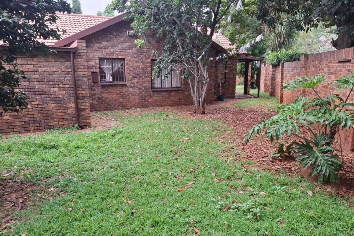 House For Sale in Faerie Glen - Photo 2