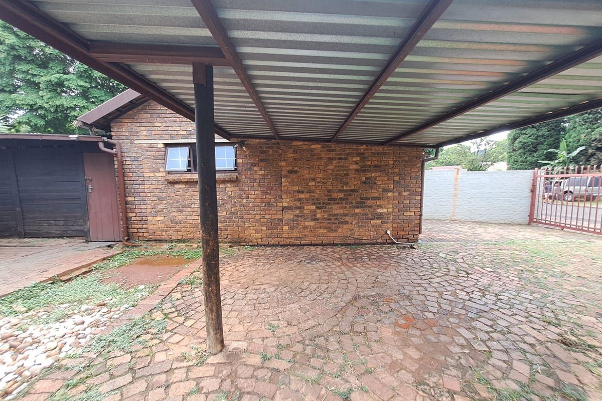 House For Sale in Faerie Glen - Photo 3