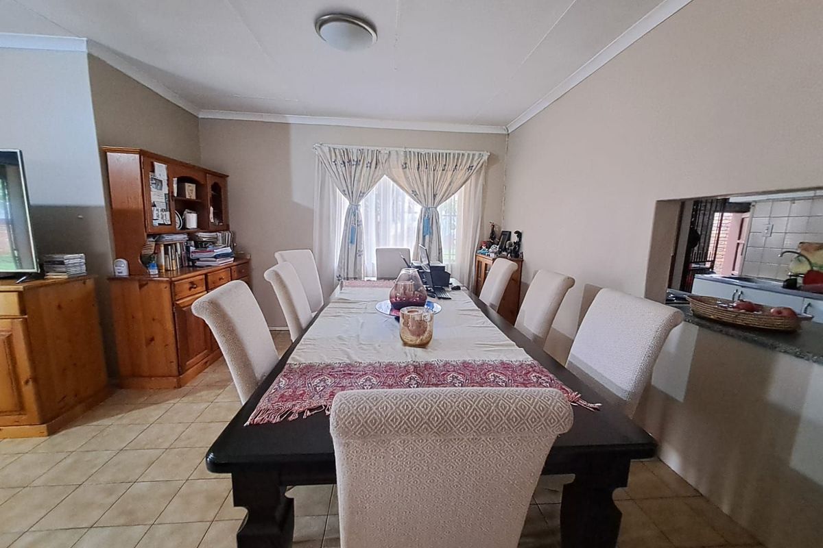 House For Sale in Faerie Glen - Photo 4