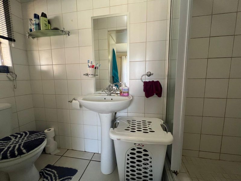 Townhouse For Sale in South Ridge - Photo 10