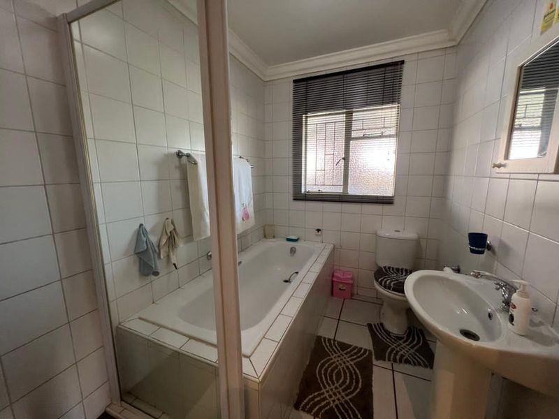 Townhouse For Sale in South Ridge - Photo 8