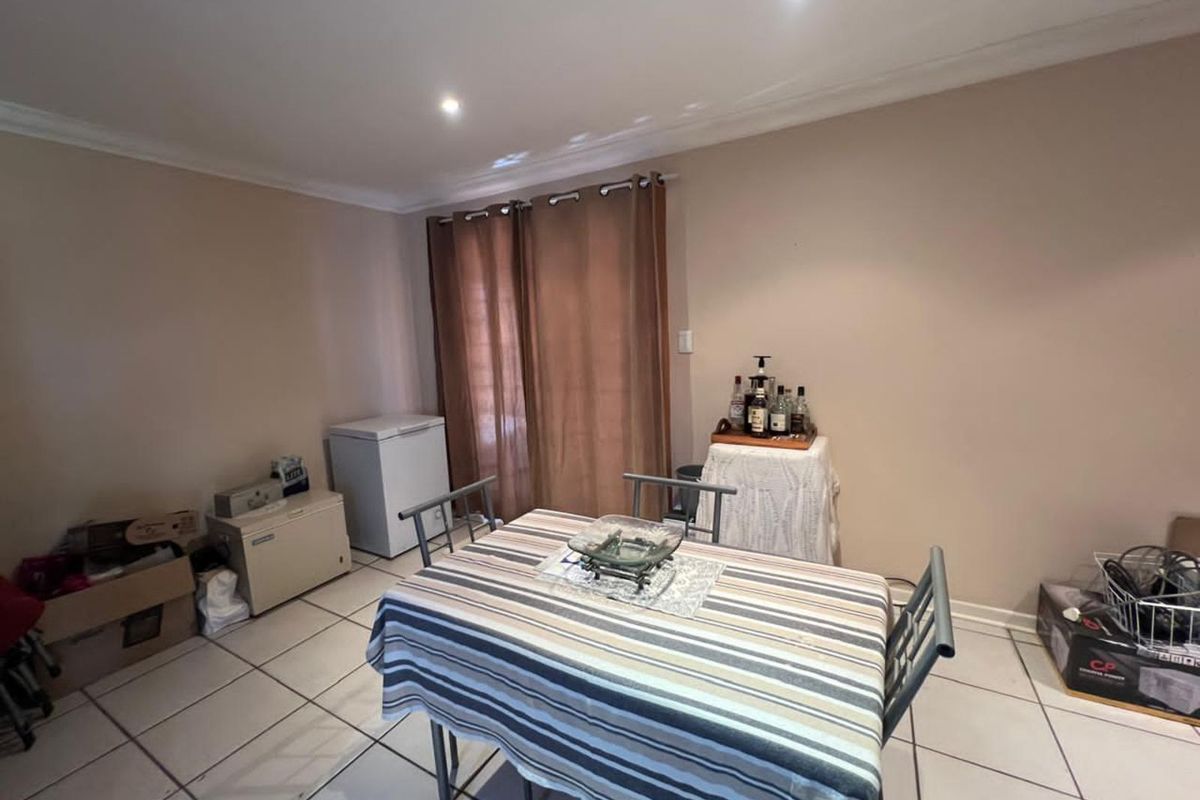 Townhouse For Sale in South Ridge - Photo 5