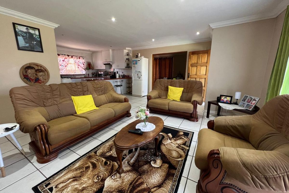 Townhouse For Sale in South Ridge - Photo 2