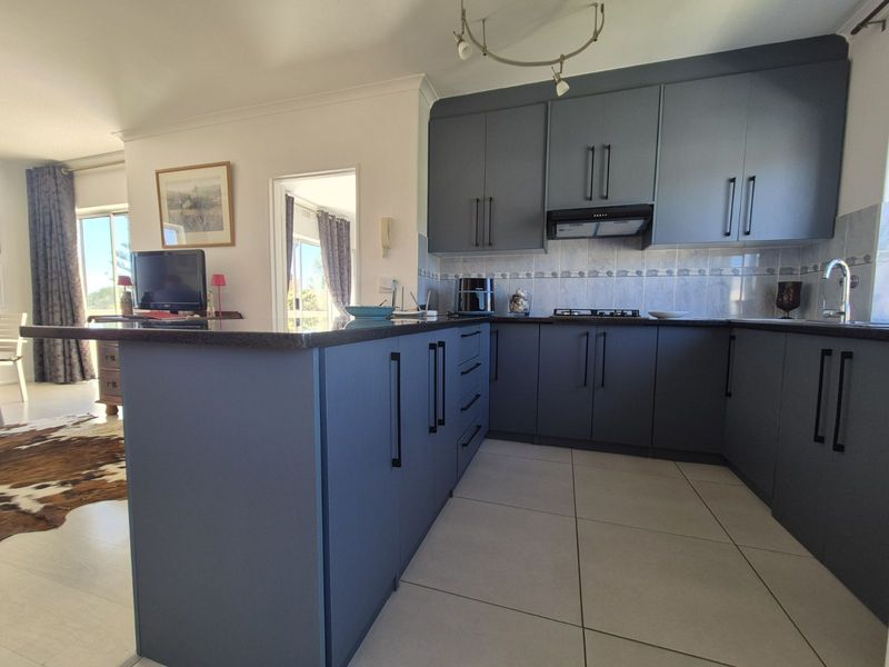 Apartment To Rent in Gordons Bay Central - Photo 8