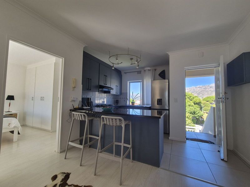 Apartment To Rent in Gordons Bay Central - Photo 6