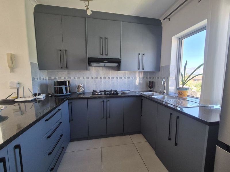 Apartment To Rent in Gordons Bay Central - Photo 10