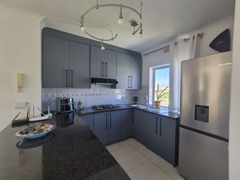 Apartment To Rent in Gordons Bay Central - Photo 9