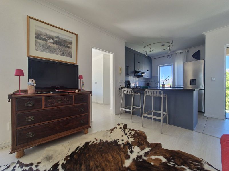 Apartment To Rent in Gordons Bay Central - Photo 5