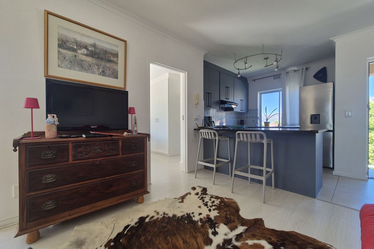 Apartment To Rent in Gordons Bay Central - Photo 5