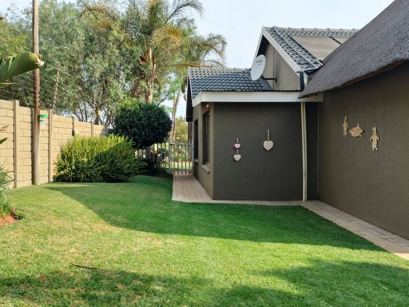 House For Sale in Noordheuwel - Photo 4