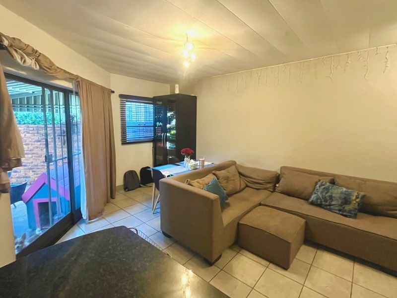 Townhouse For Sale in Constantia Park - Photo 3