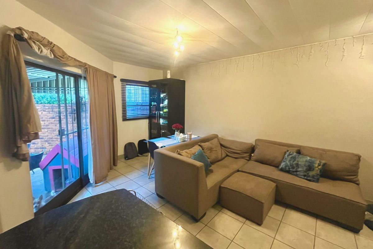 Townhouse For Sale in Constantia Park - Photo 3
