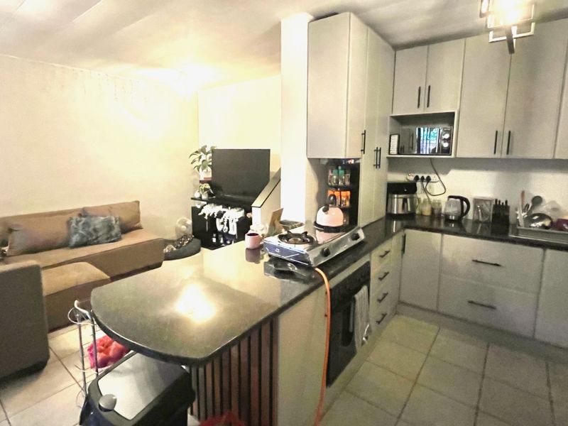 Townhouse For Sale in Constantia Park - Photo 4