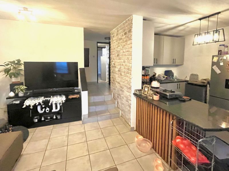 Townhouse For Sale in Constantia Park - Photo 5