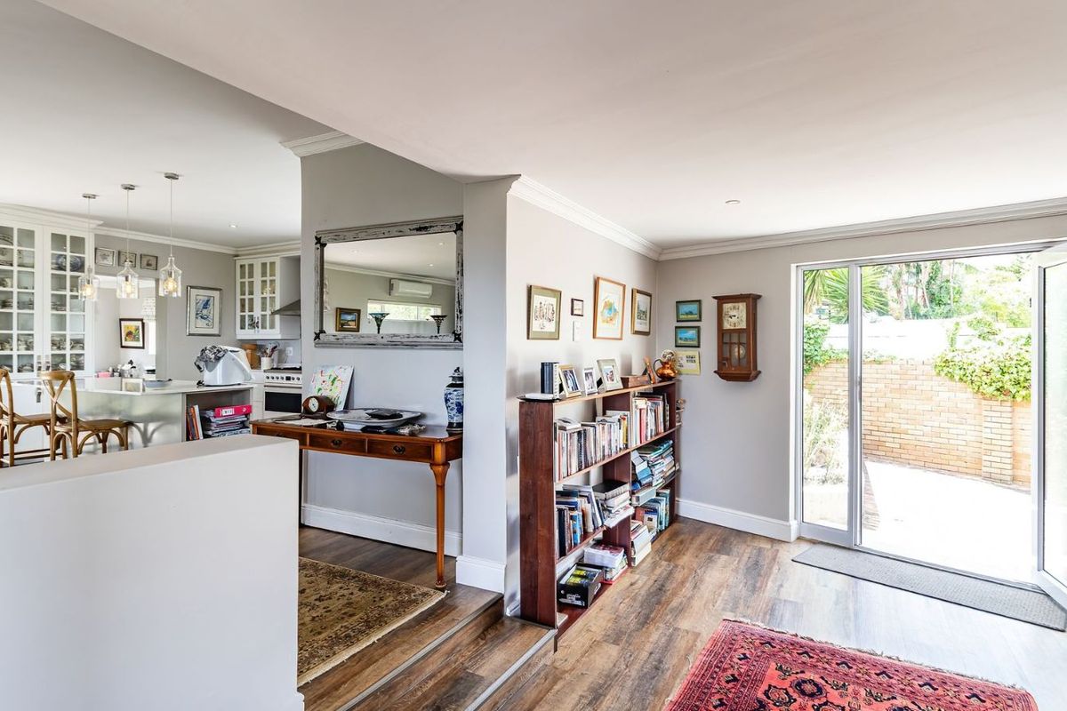 House For Sale in Pearlrise - Photo 4