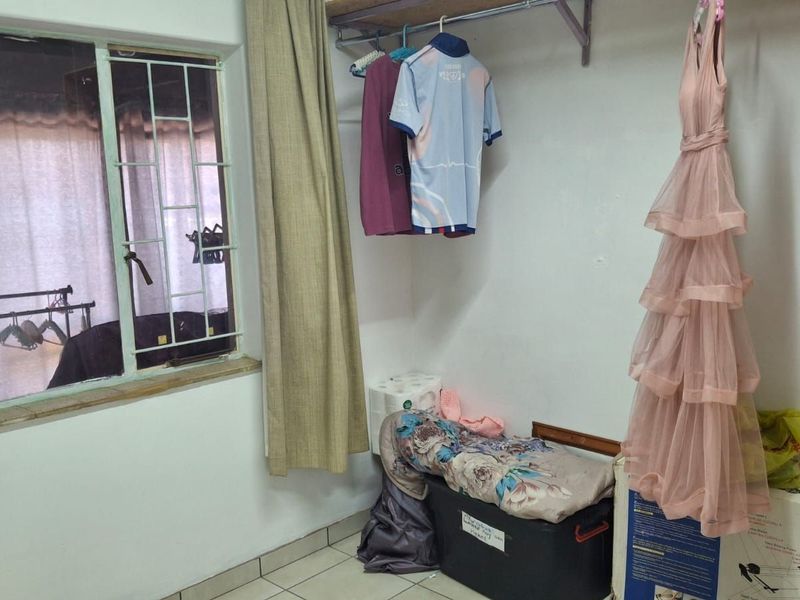 House For Sale in Mountain View - Photo 10