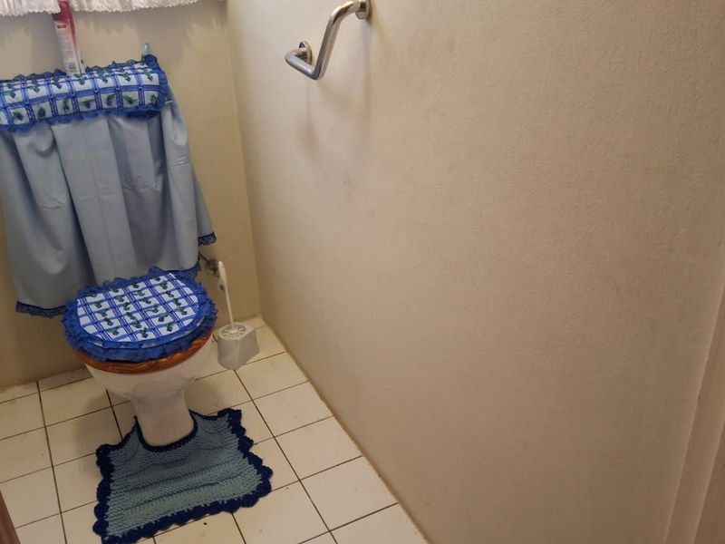 House For Sale in Mountain View - Photo 9