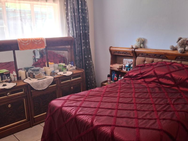 House For Sale in Mountain View - Photo 8