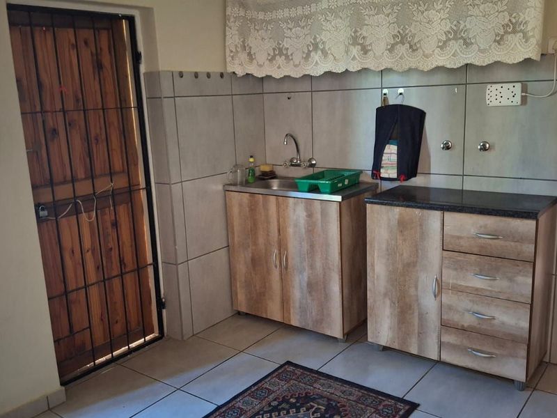 House For Sale in Mountain View - Photo 7