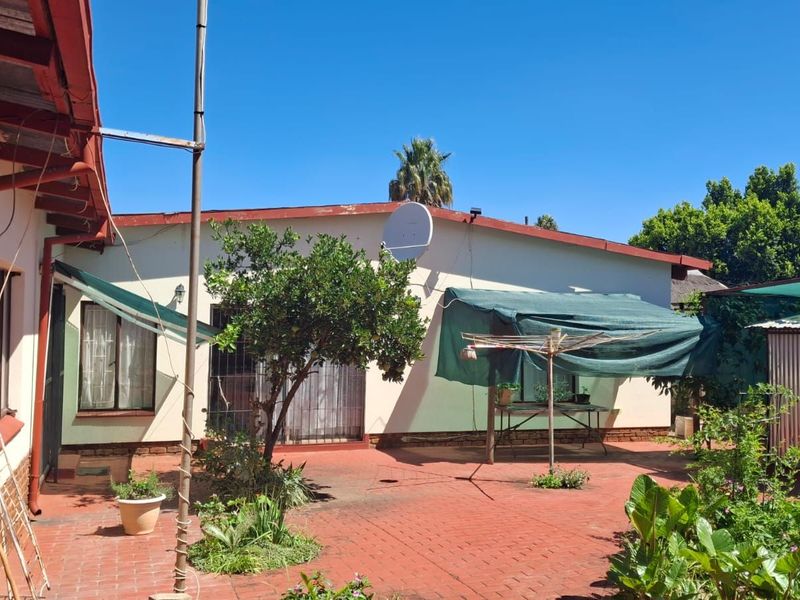 House For Sale in Mountain View - Photo 6