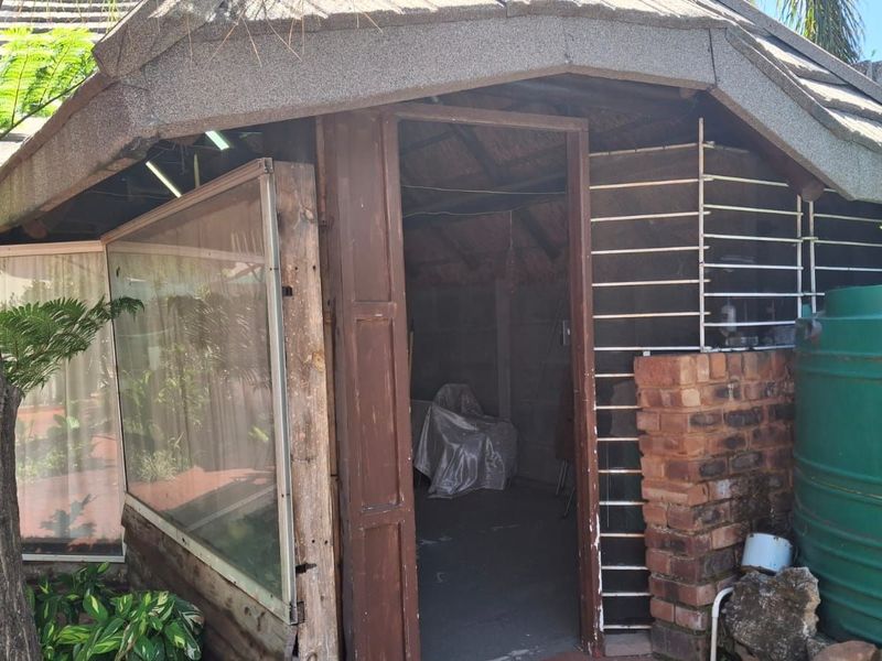 House For Sale in Mountain View - Photo 5