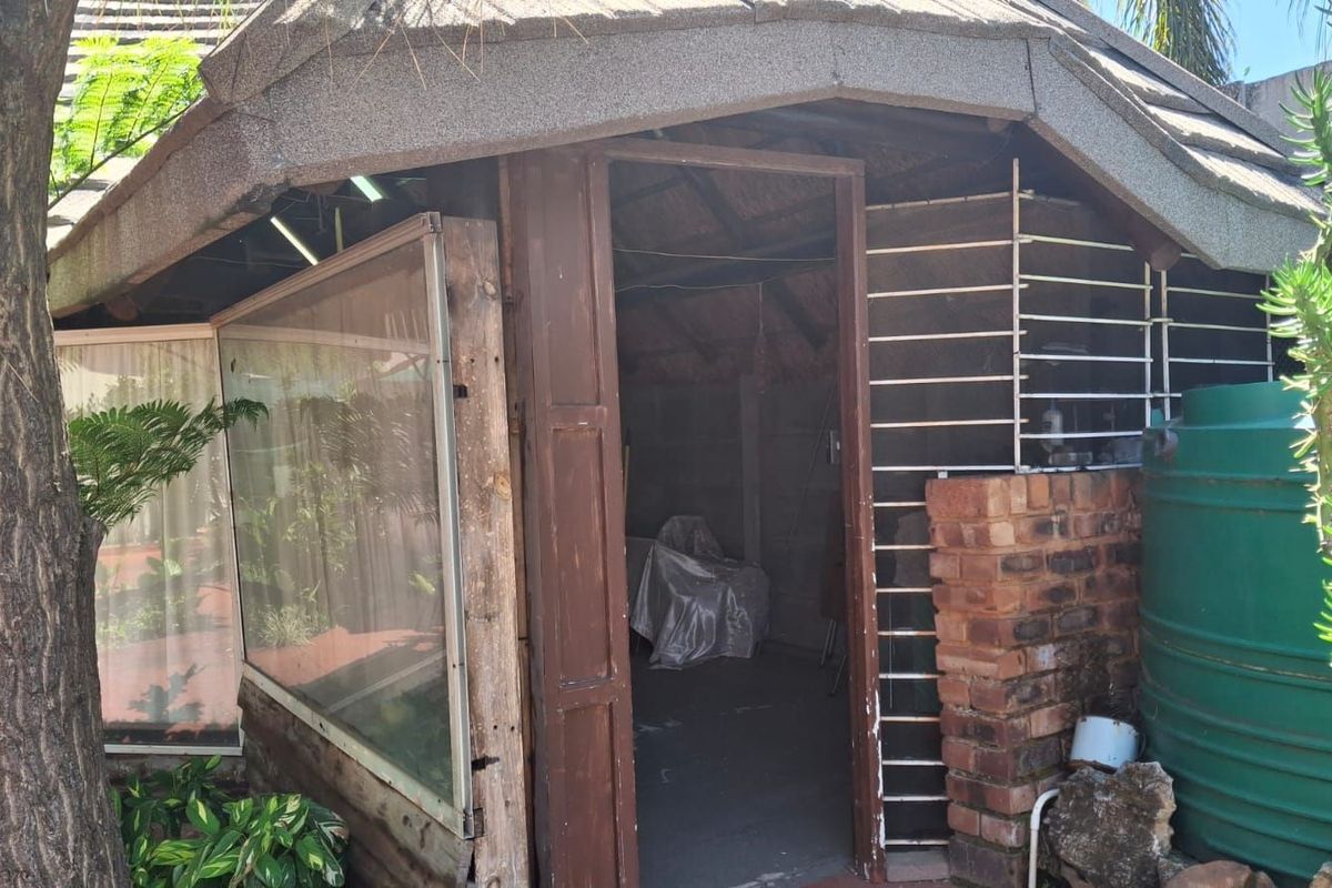 House For Sale in Mountain View - Photo 5