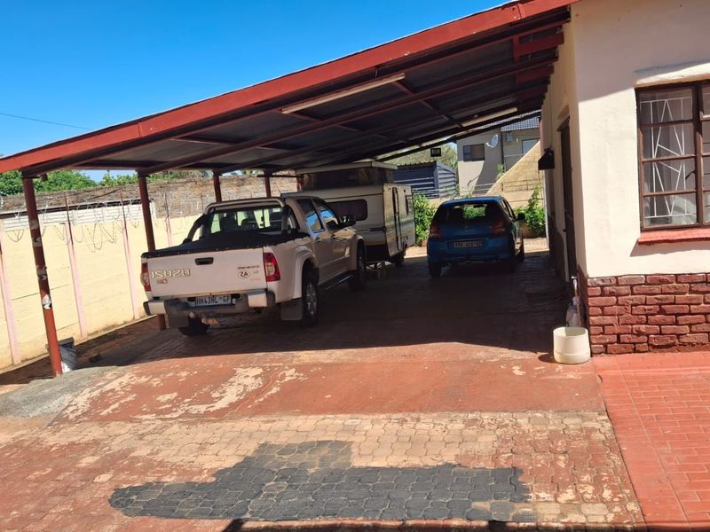 House For Sale in Mountain View - Photo 3