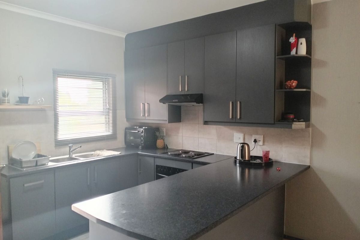 Townhouse For Sale in Bergbron - Photo 5