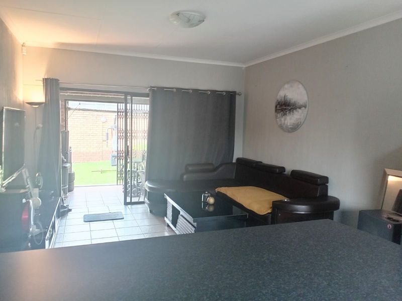 Townhouse For Sale in Bergbron - Photo 2