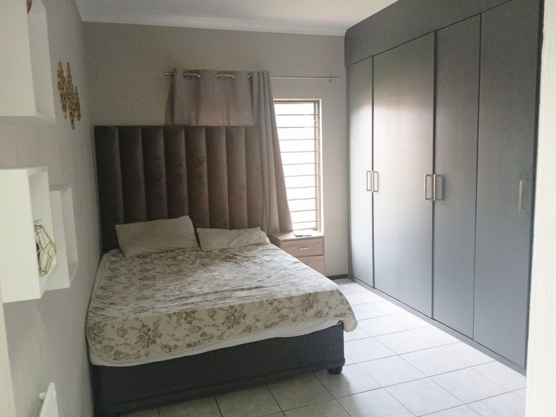 Townhouse For Sale in Bergbron - Photo 10