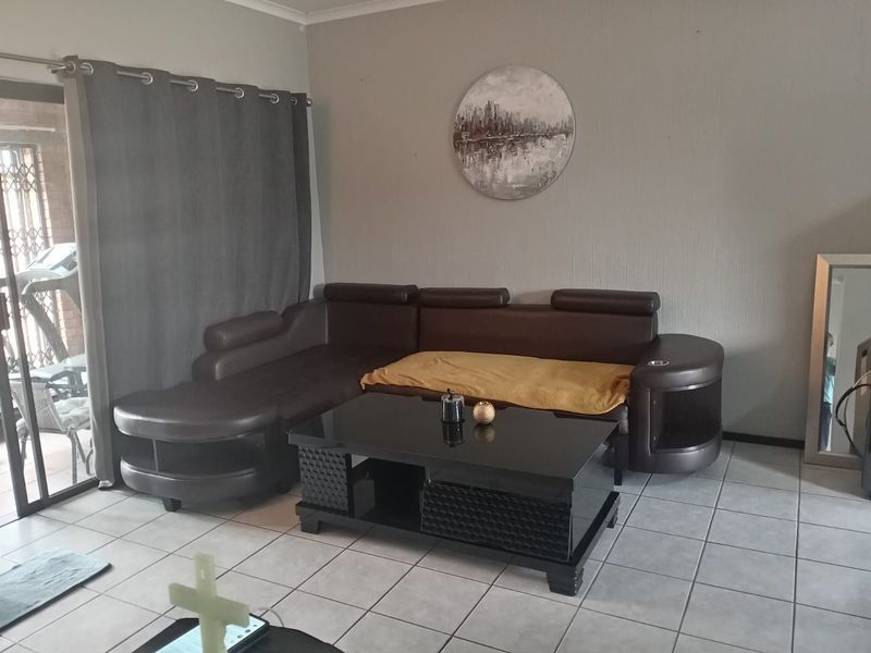 Townhouse For Sale in Bergbron - Photo 3