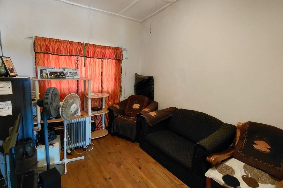 House For Sale in Oudtshoorn North - Photo 4