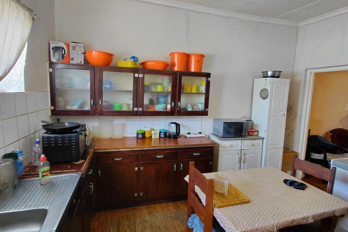 House For Sale in Oudtshoorn North - Photo 5