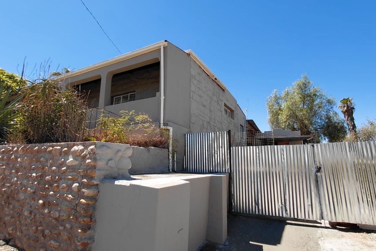 House For Sale in Oudtshoorn North - Photo 2