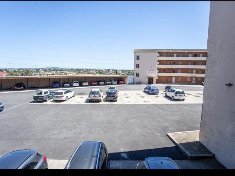 Apartment For Sale in Cotswold - Photo 4