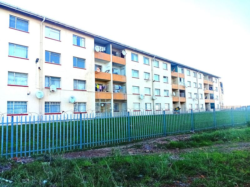 Apartment For Sale in Cotswold - Photo 3