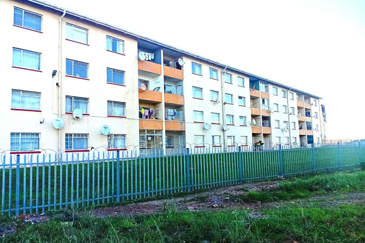 Apartment For Sale in Cotswold - Photo 3