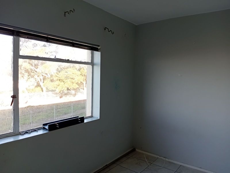 Apartment For Sale in Cotswold - Photo 9